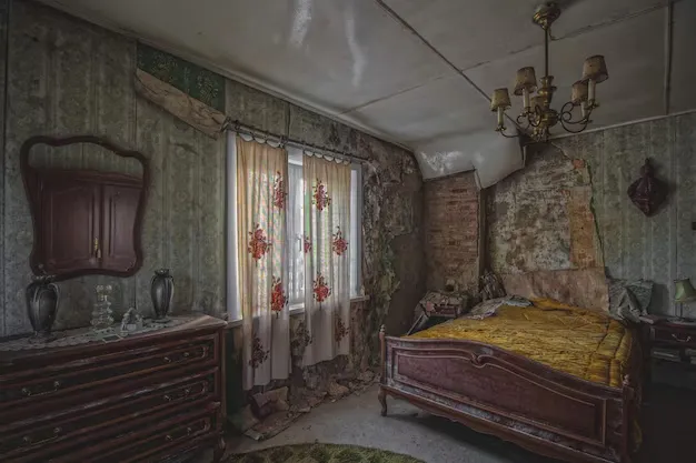 Designing a Room That Feels Like a Memory You Can’t Quite Place